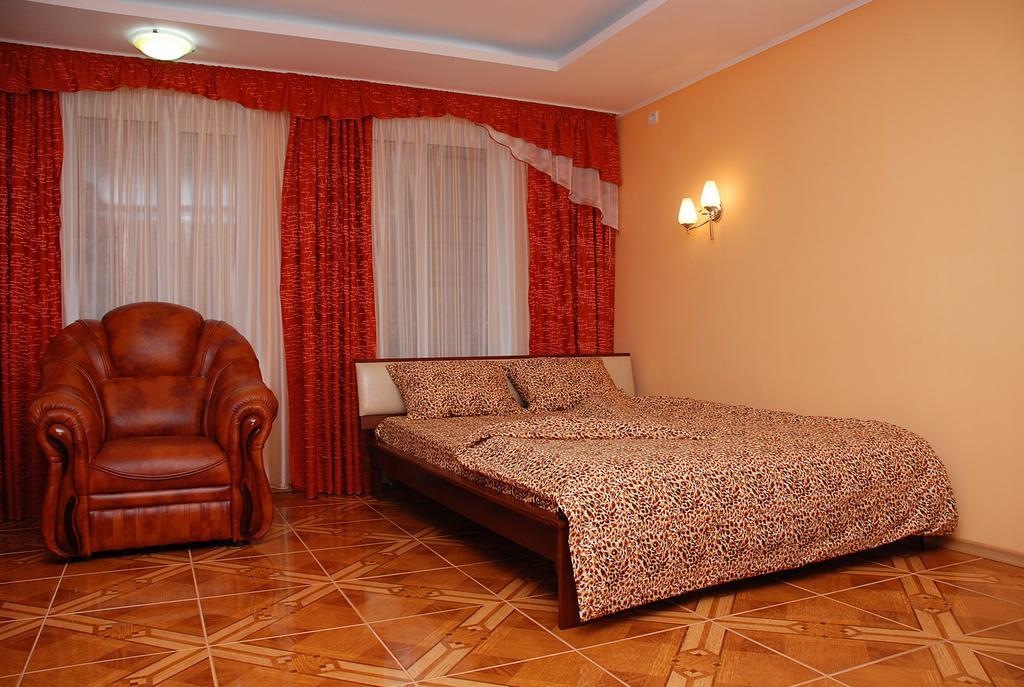 House In Bohatyrska Street เคียฟ ภายนอก รูปภาพ